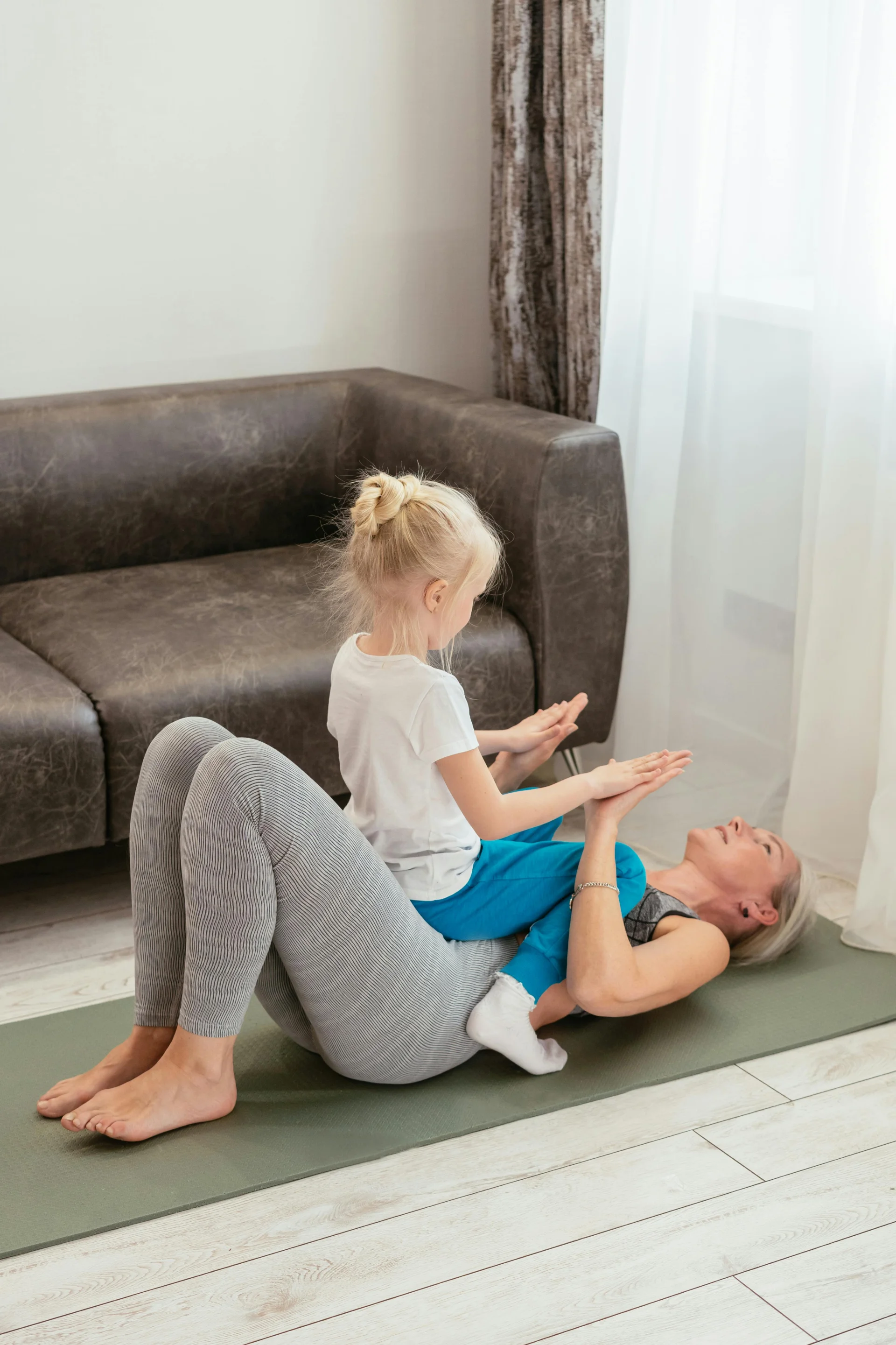 „Kartu mažais žingsniais“ judesio edukacija mamoms su vaikais